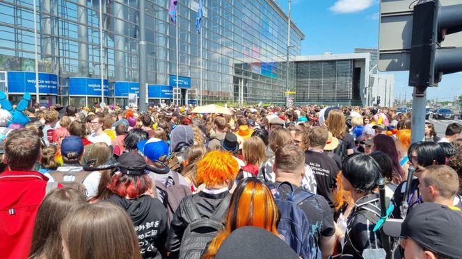Pyrkon 2025. Tłumy uczestników przed MTP  