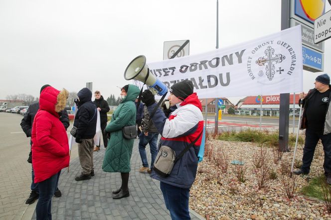 Protest przeciwko budowie centrum logistycznego Lidla w Gietrzwałdzie. Olsztyn, 14.12.2024