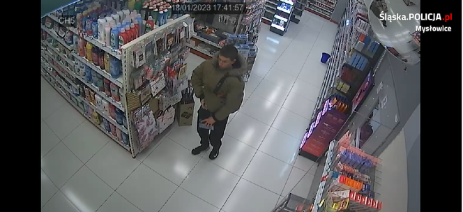 Złodzieje sklepowi kradną w Rossmannie w Mysłowicach