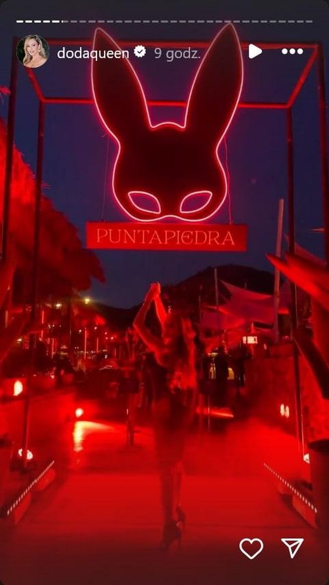 Nocne szaleństwo Dody! Maska królika i seksowna mini