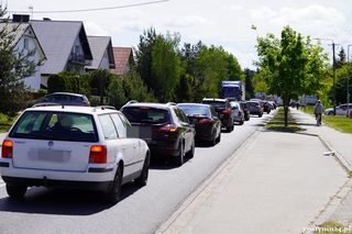 Tragiczny wypadek w Gostyninie. Wjechała toyotą pod tira. Nie żyje