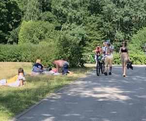 Piękna plaża w Katowicach i zakaz kąpieli w stawie