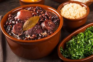 Od kiedy znam ten przepis, gulasz robię jak Brazylijczycy. Wystarczy kilka niedrogich składników i jeden garnek  