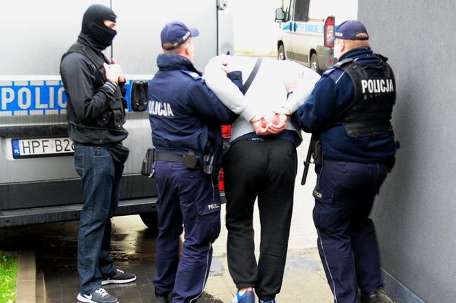 Policja zatrzymała 8. mężczyzn