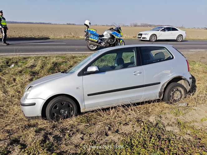 Wypadek na DK12 koło Leszna. 18-letni kierowca w szpitalu