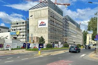 Nowa siedziba Sądu Apelacyjnego we Wrocławiu pnie się do góry. Kiedy zakończenie inwestycji?