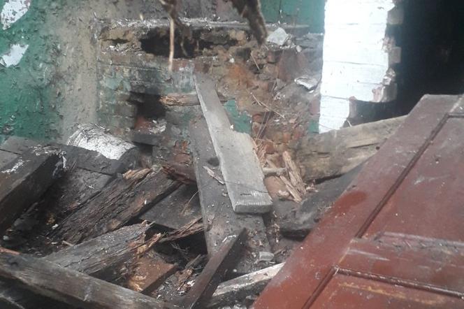 Zawalenie dachu pustostanu przy ulicy Loretańskiej w Wojniczu