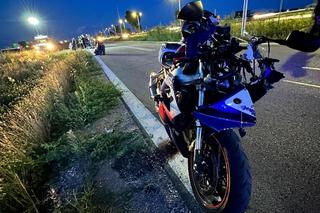 Wypadek przy S8 pod Wołominem. Motocyklista wjechał w grupę osób! W akcji śmigłowiec LPR