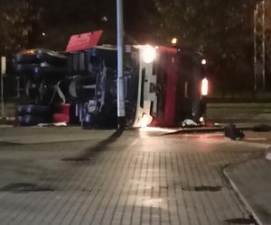 Wypadek wozu strażackiego i busa z pieczywem na Bardzkiej we Wrocławiu. Są utrudnienia 