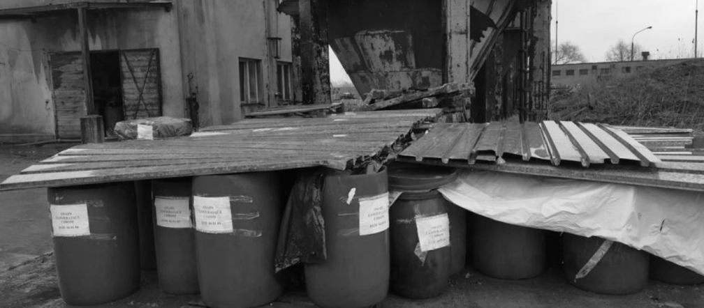 Kraków: Policjanci zabezpieczyli składowisko odpadów chemicznych
