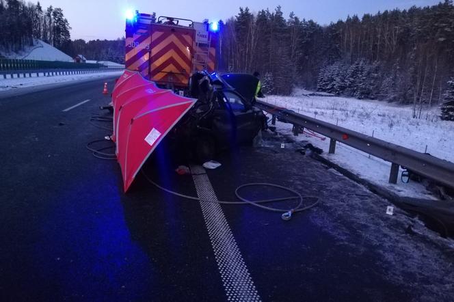 Stawiguda: Śmiertelny wypadek na DK 51. Auto wjechało w wóz strażacki [FOTO]