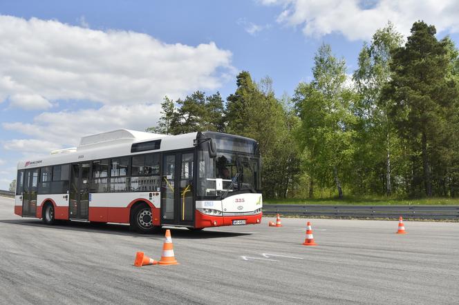 Autobusy w poślizgu! Kto tym razem okazał się najlepszym kierowcą autobusu? 