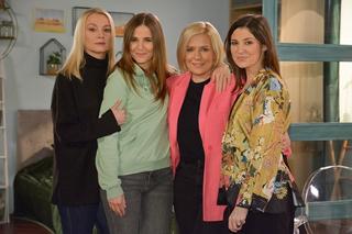 Pierwsza miłość odc. 3637. Emilka (Anna Ilczuk), Marta (Honorata Witańska), Marysia (Aneta Zając), Kinga (Aleksandra Zienkiewicz)