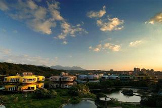 Sanzhi UFO Houses
