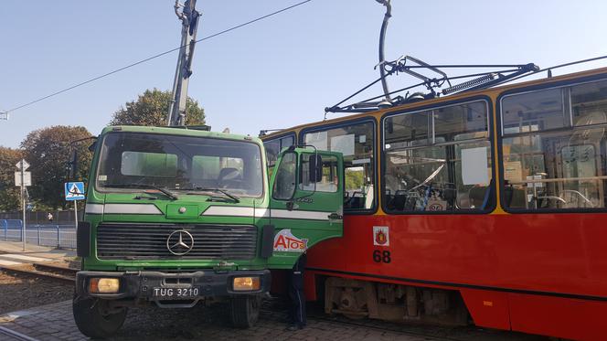 Tramwaj zderzył się z betoniarką