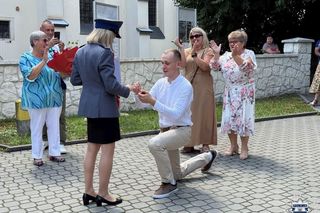 Zaręczyny w czasie święta policji w Pińczowie