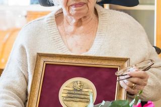 Setne urodziny niezłomnych bydgoszczanek! Pani Leokadia i pani Janina uhonorowane za swoje zasługi