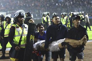 Są winni tragedii na stadionie w Indonezji. Pierwsze oskarżenia po śmierci 131 osób