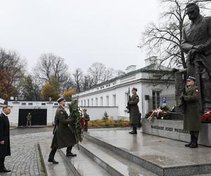 Andrzej Duda złożył wieńce przed pomnikami Ojców Niepodległości