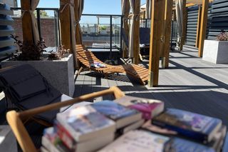 Czytelnia na dachu biblioteki w Lesznie 