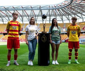 Jagiellonia Białystok zaprezentowała stroje na sezon 2024/25