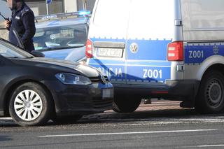 Taksówkarz bez prawka huknął w radiowóz