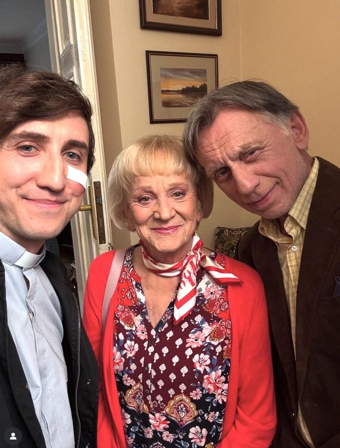 M jak miłość. Kisielowa (Małgorzata Rożniatowska), Ksiądz Grzegorz (Paweł Janyst), Żak (Krzysztof Tyniec)