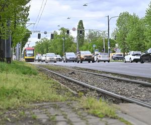 Katastrofalny stan torowiska na al. Waszyngtona. Tramwajarze naprawią tylko fragmenty 