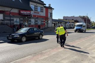 Jastrzębia. 2-letnie dziecko wpadło pod samochód