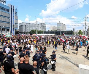 Protest przeciwko imigrantom.Tysiące kibiciów na ulicach Katowic