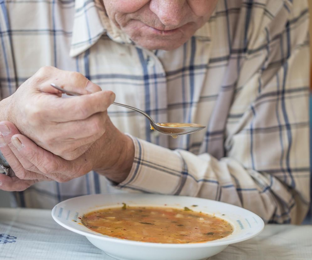 Starszy mężczyzna chory na parkinsona