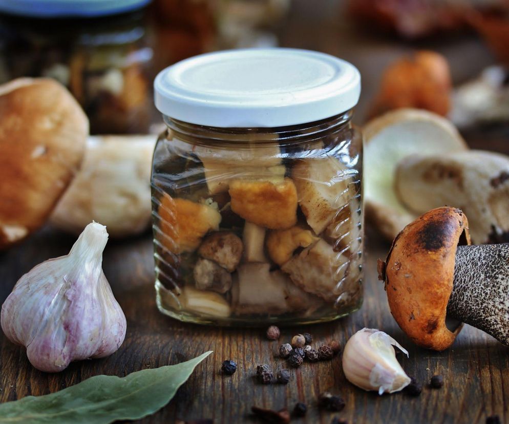 Grzyby marynowane – tradycyjny przysmak na każdą okazję