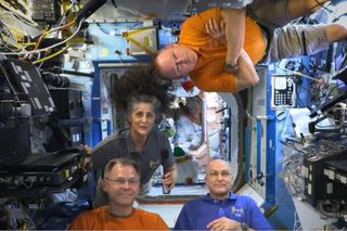 Thanksgiving astronautów bez grawitacji, ale z brukselką i wędzonym indykiem