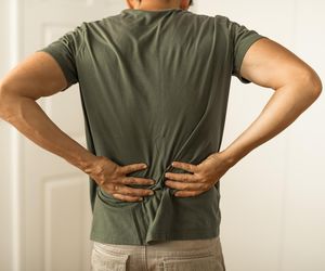 Myślisz, że ból w dole pleców to kwestia kręgosłupa? Najnowsze badania pokazują coś zupełnie innego