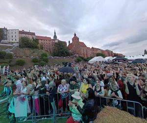 Wojewódzkie Dożynki w Grudziądzu. Gwiazdą wieczoru był Enej 