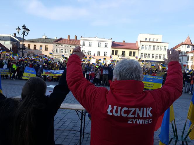 Młodzi ludzie - solidarni z walczącą Ukrainą 