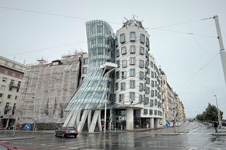 Ginger i Fred tańczą dziś w Pradze. W Warszawie takiej ikonicznej architektury nie chcieli