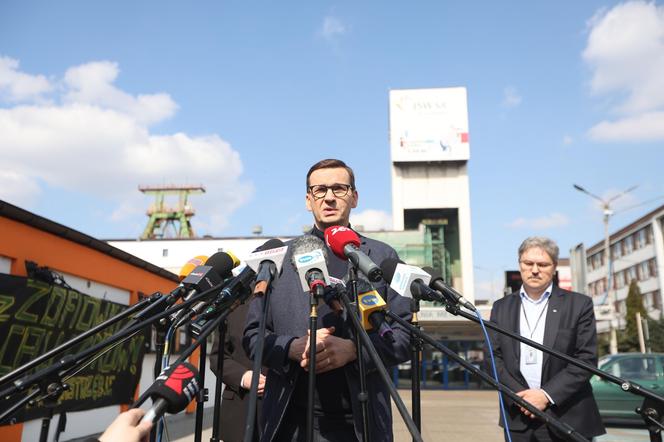 Premier Mateusz Morawiecki przed kopalnią w Zofiówce [GALERIA]