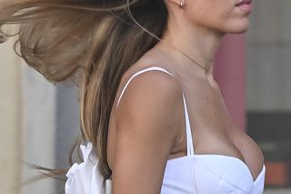 Ewa Chodakowska je lody w upalny dzień