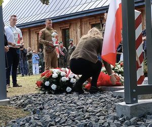 Młody żołnierz zginął na granicy z Białorusią. Odsłonili pomnik na jego cześć. „Niech będzie symbolem”