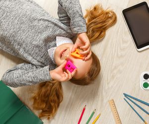 Powiadomienie, które informuje, że dziecko wróciło ze szkoły. Smart home na własną rękę