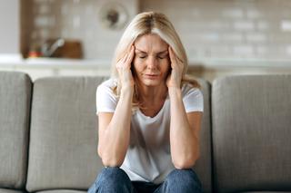Migrena skutecznie uprzykrza życie. Czy jej napady nasilają się latem?