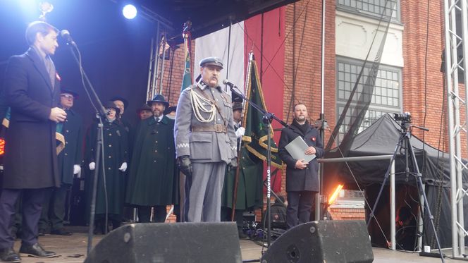 Łódzki Piknik Niepodległościowy. Mieszkańcy świętowali w Manufakturze [ZDJĘCIA]