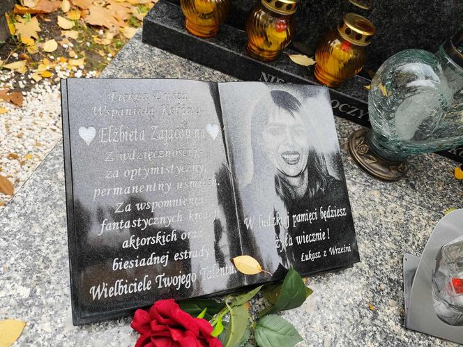Elżbieta Zającówna odeszła tuż przed świętem Wszystkich Świętych. Tak wygląda grób uwielbianej aktorki