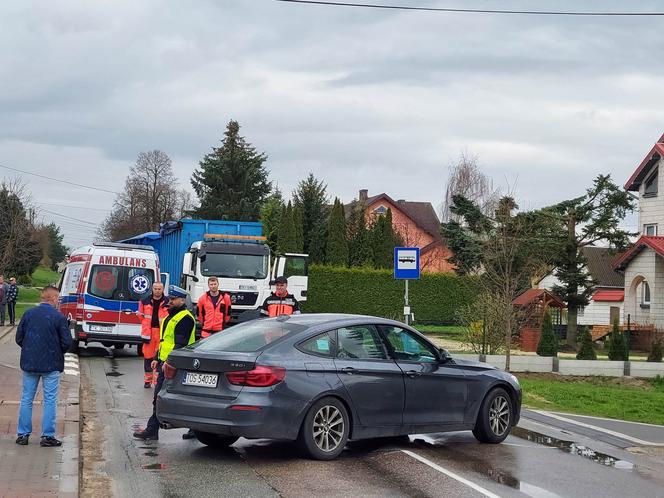 Śmierć na drodze w Ambrożowie. Ciężarówka potrąciła mężczyznę