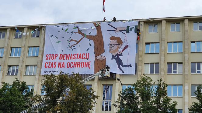 Aktywiści weszli na dach Ministerstwa