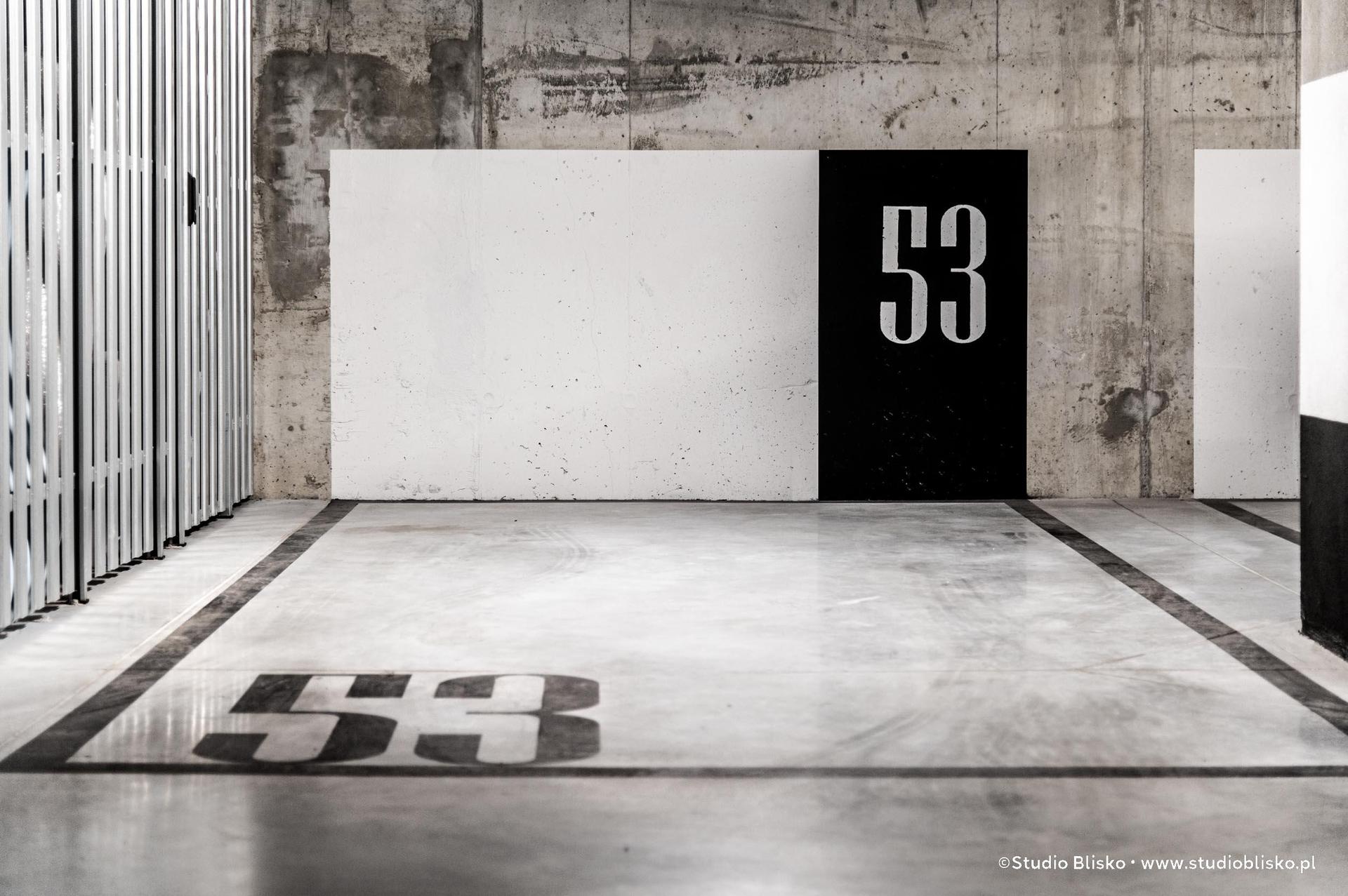 Wayfinding dla apartamentów Naturia w Toruniu 