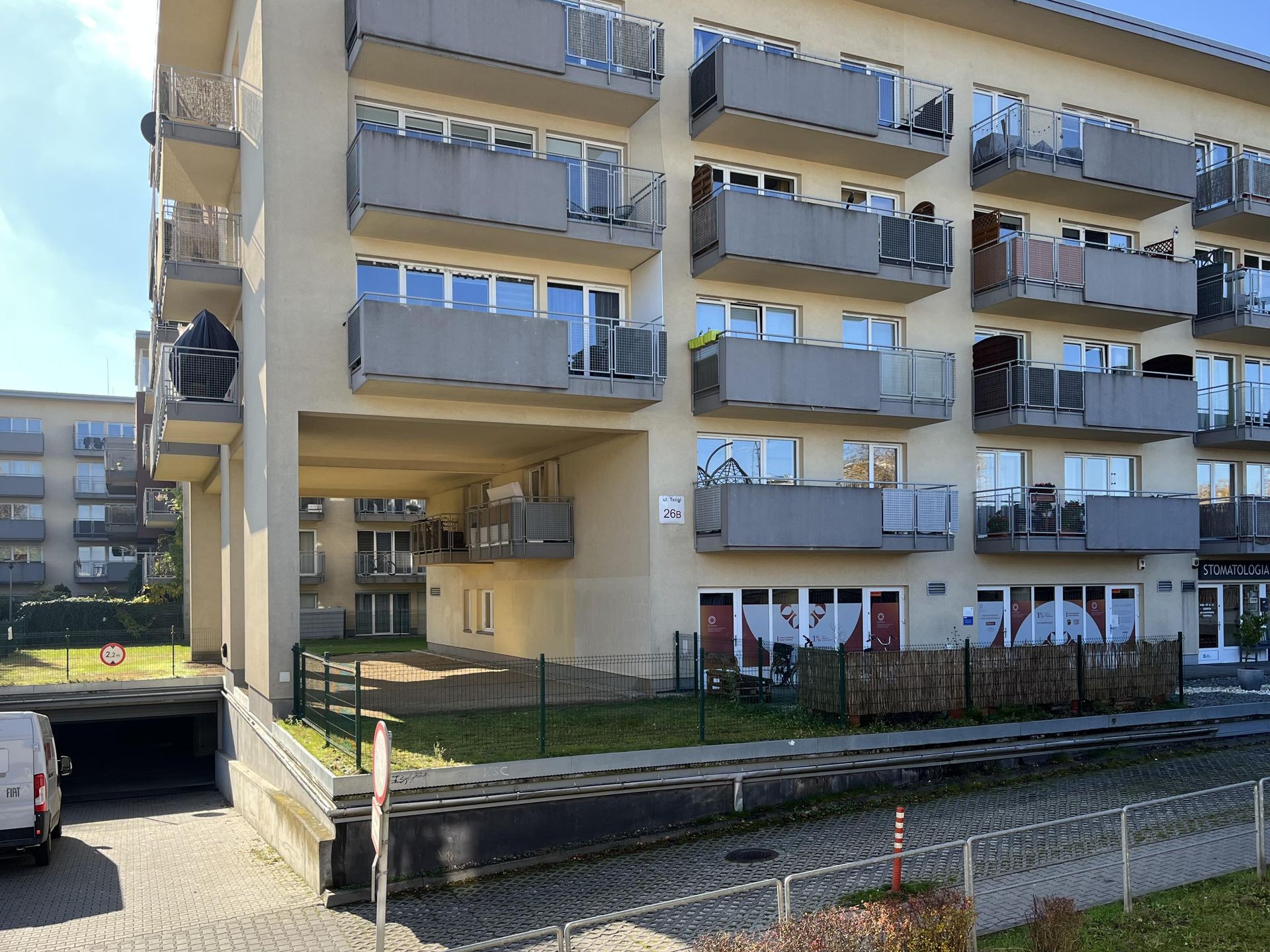 Teligi 26 w Krakowie. Blok z ukrytym balkonem