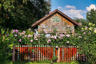 To najpiękniejsza wieś w Małopolsce według AI. Jej ozdobą się malowane domy