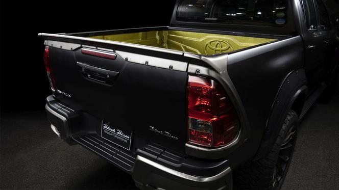 Toyota Hilux po tuningu WALD International 